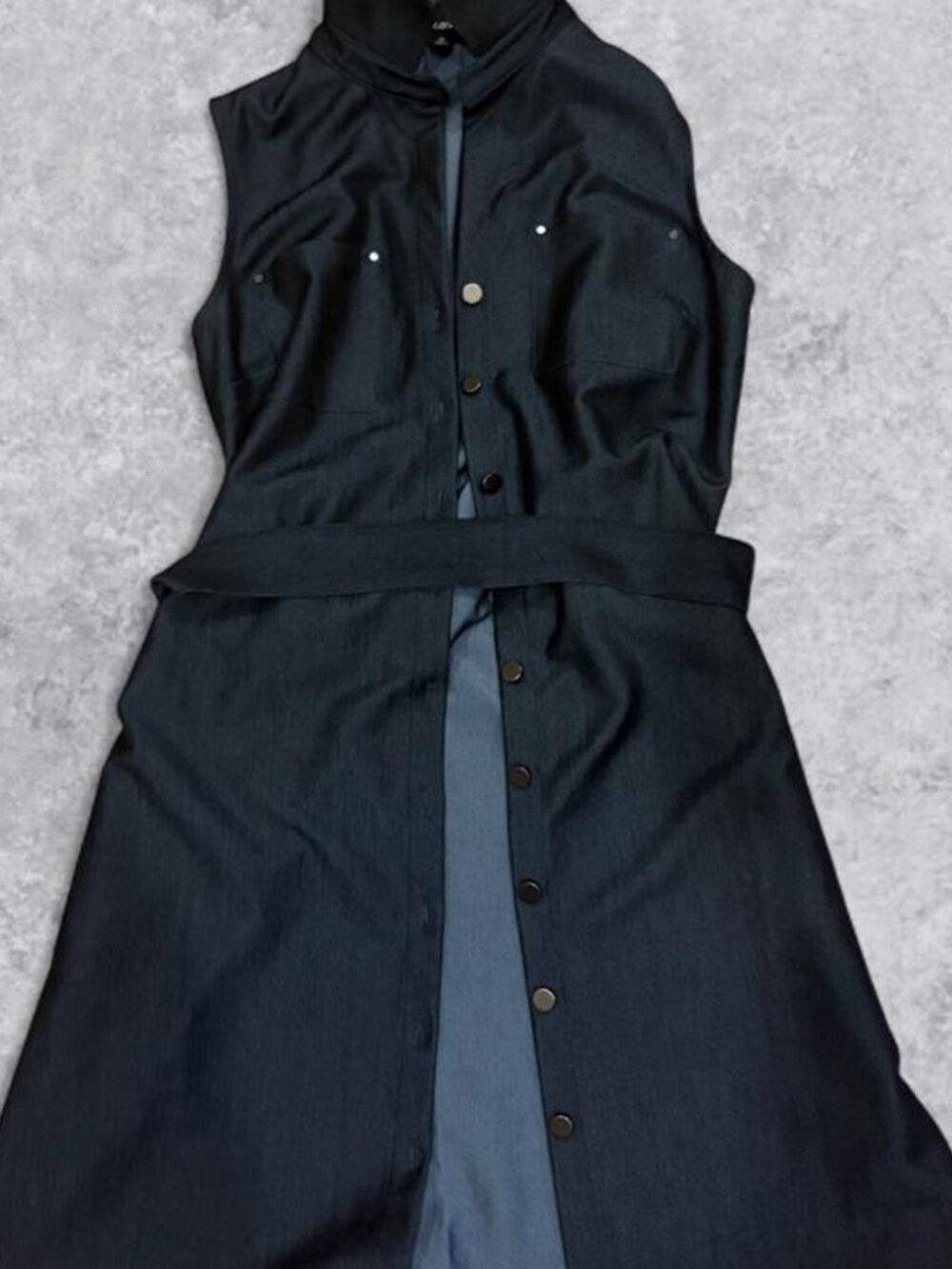 Roz & Ali denim sleeveless dress with button-up front and belt - SIZE 10